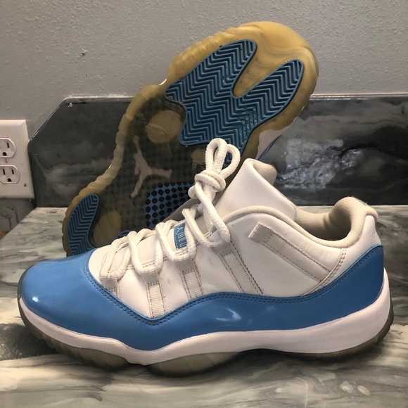 Nike Air Jordan 11 Low UNC Men's 9 - Picture 2 of 11